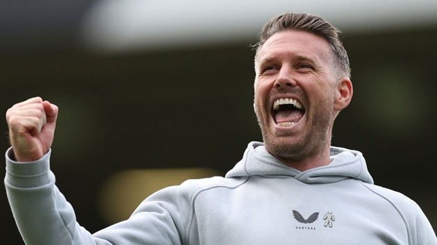 Rob Edwards sáng cửa dẫn dắt Wolves