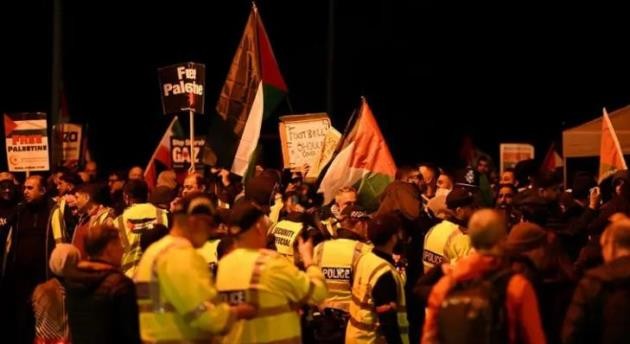 Bạo loạn xảy ra trước lần đụng độ của Villa và Maccabi Tel.