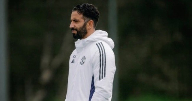 Amorim cần điều chỉnh lối chơi của MU.