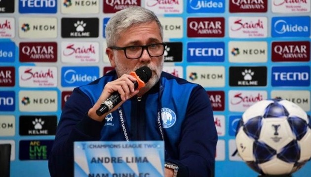 Huấn luyện viên Andre Lima không hài lòng với trọng tài.