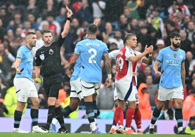 Sự tiến bộ trong việc hạn chế thẻ phạt của Arsenal so với mùa giải trước được thể hiện rõ rệt.