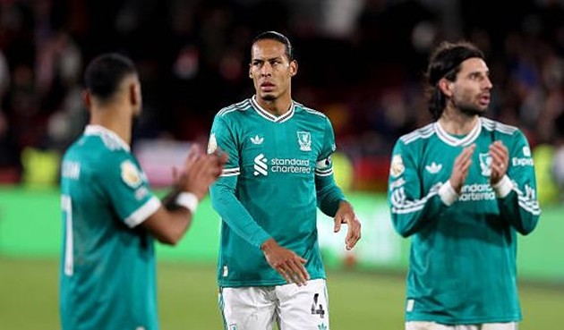 Những trụ cột như Virgil Van Dijk không thể duy trì phong độ.