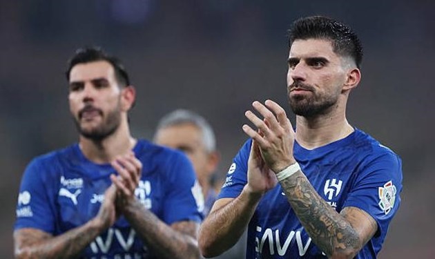 Theo Hernandez và Ruben Neves giúp Al Hilal duy trì mạch thắng.