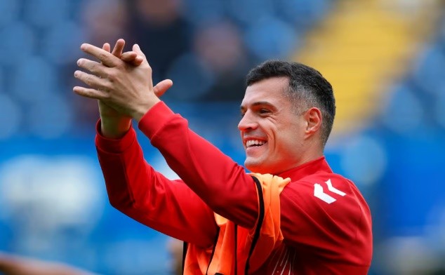 Xhaka đã đứng ngược chiến tuyến với Pháo thủ.