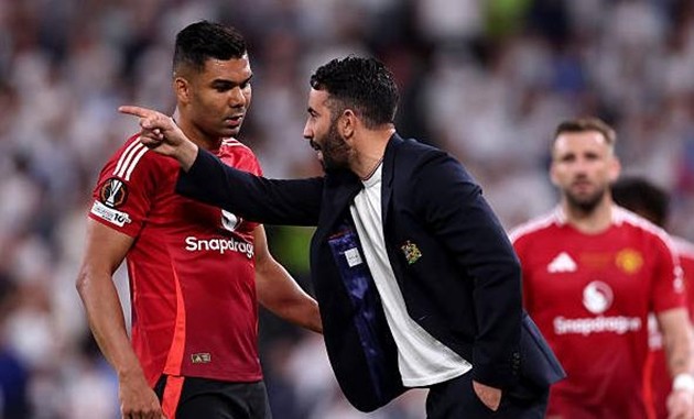 Ruben Amorim úp mở tương lai của Casemiro.