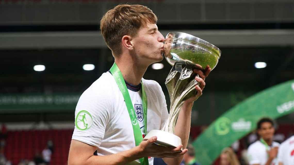 Anh đã thành công ở các cấp độ trẻ.