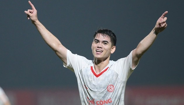 Khuất Văn Khang nâng tỷ số lên 2-1 cho Thể Công Viettel.