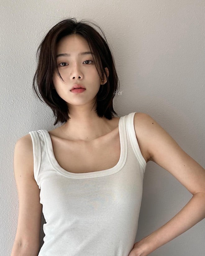 Bạn có thể uốn nhẹ phần đuôi để tăng thêm độ bay hoặc để suôn thẳng tự nhiên đều rất xinh.