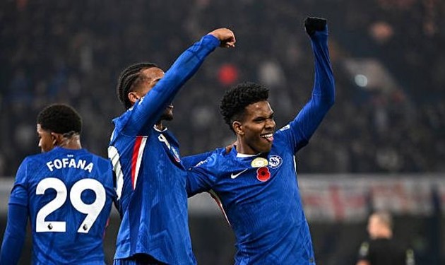 Joao Pedro khen ngợi Estevao Willian sau trận thắng Wolves.