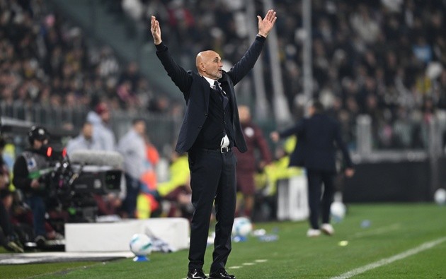 Spalletti cần tìm lời giải cho hàng công