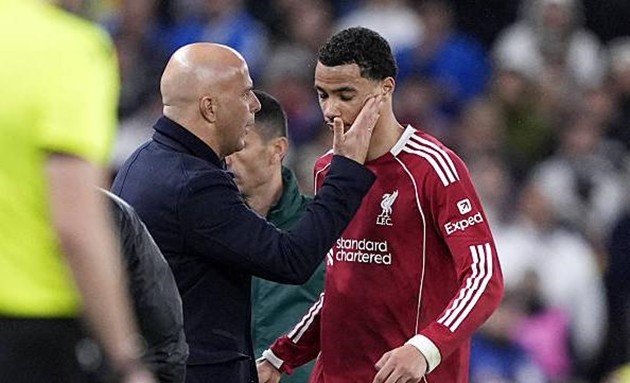 Arne Slot luôn muốn Hugo Ekitike hoàn thiện hơn nữa.