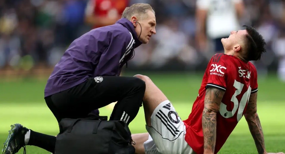 Sesko gặp phải một chấn thương ở trận đấu với Tottenham.