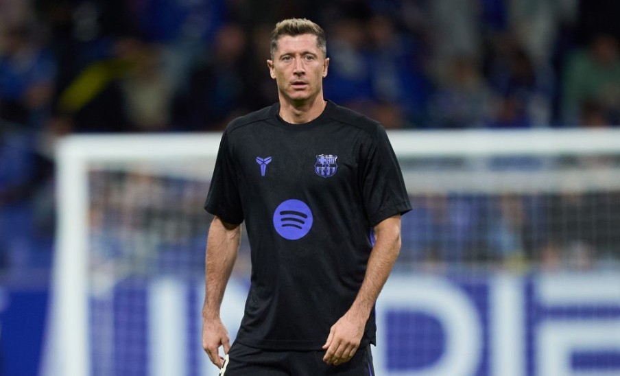 Robert Lewandowski có thể trở thành niềm hy vọng của Barcelona trên hàng công. 