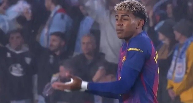 Yamal phàn nàn với các đồng đội