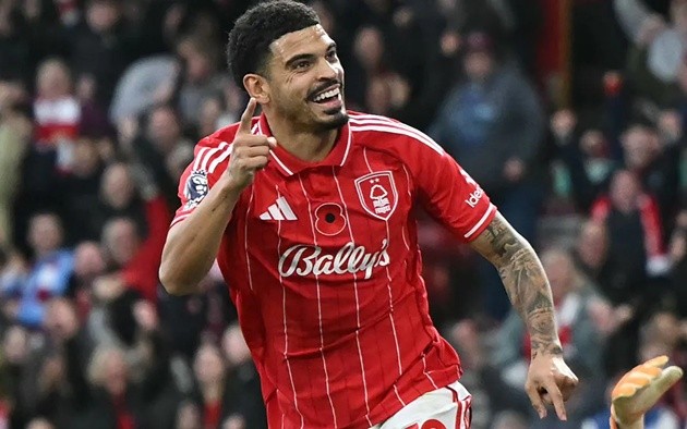 Morgan Gibbs-White giúp Forest hạ Leeds United