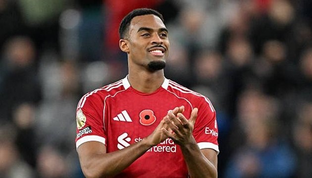 Ryan Gravenberch lọt vào tầm ngắm của Barcelona.