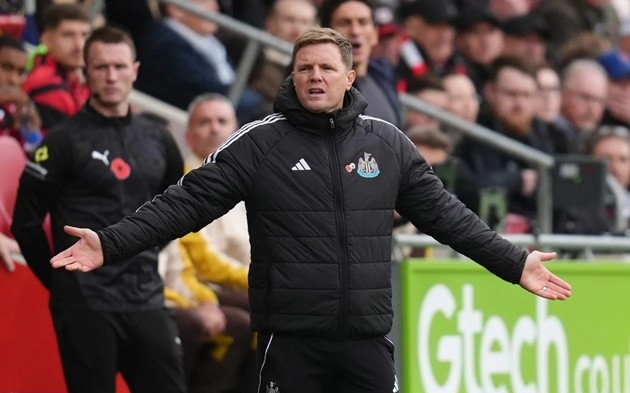 Eddie Howe đang gặp khó cùng Newcastle