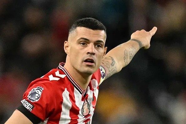  Xhaka lại toả sáng ở Ngoại hạng Anh.
