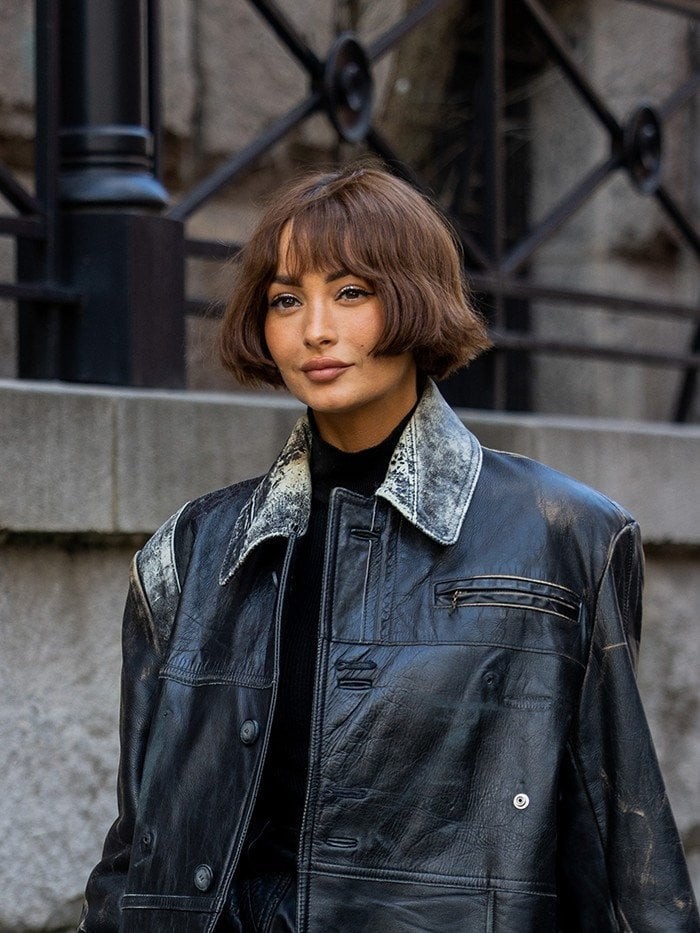  Ngày nay, phiên bản hiện đại của tóc bob xoăn thập niên 50 vẫn giữ tinh thần cổ điển nhưng được làm nhẹ nhàng hơn