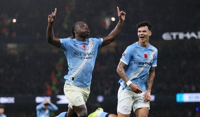 Doku có màn thể hiện ấn tượng trước The Kop.