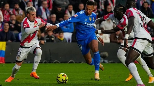 Hàng công Real Madrid đang bị đặt nhiều hoài nghi.