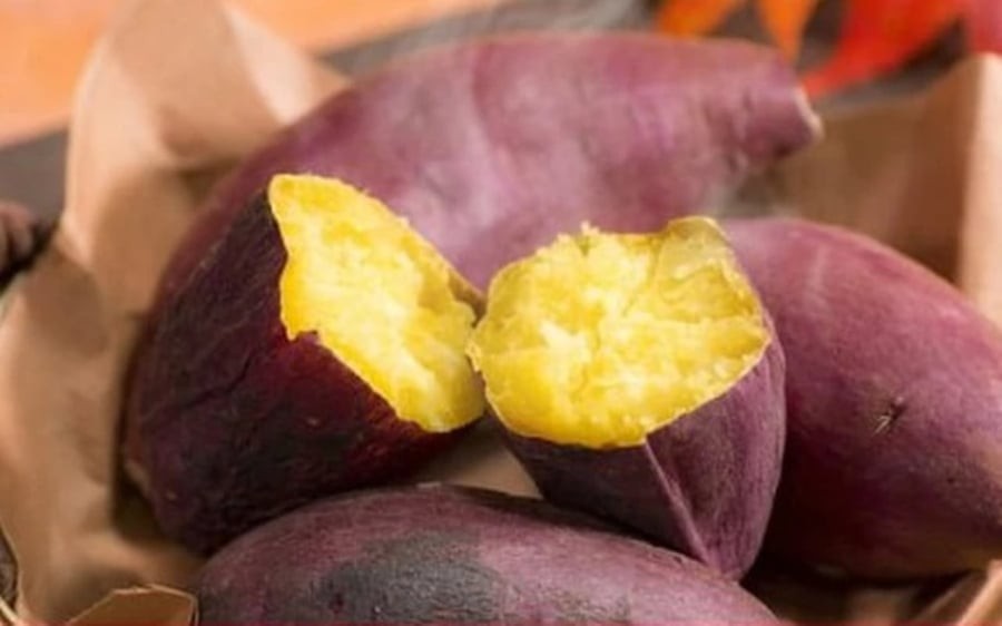 Các bác sĩ khuyên nên ăn khoai lang luộc hoặc hấp, tránh chiên rán để giữ trọn dưỡng chất và không làm tăng chất béo xấu. 