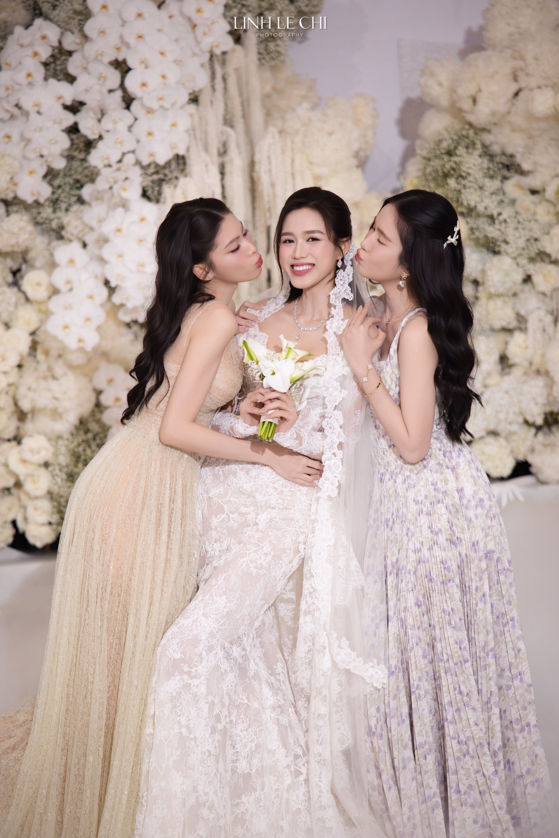 dam-cuoi-hoa-hau-do-ha-va-chong-thieu-gia-hai-ban-than-cua-dau-hao-mon-chiem-spotlight-ali98-1762744841-735-width2732height4096