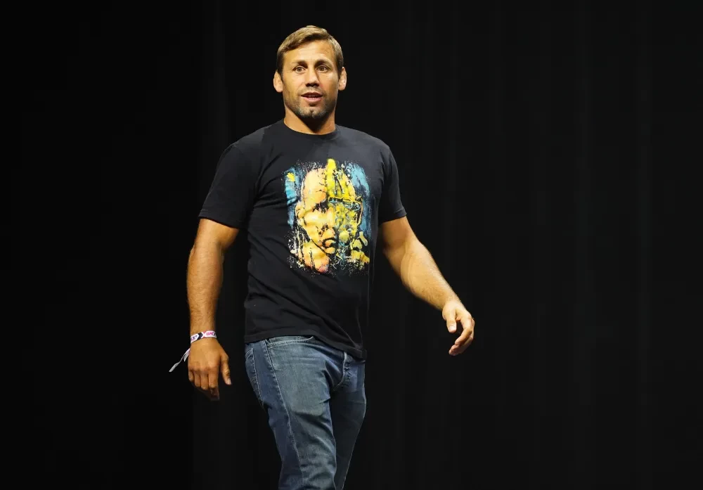 Urijah Faber tại buổi cân thử sự kiện UFC 290