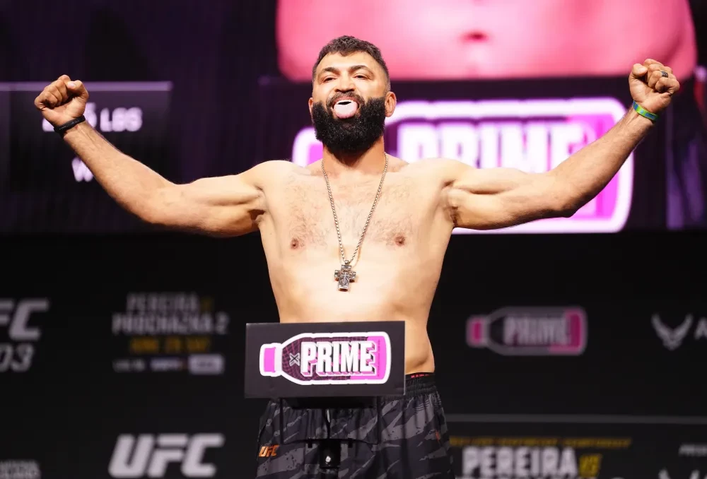 Andrei Arlovski tại một buổi cân thử của UFC