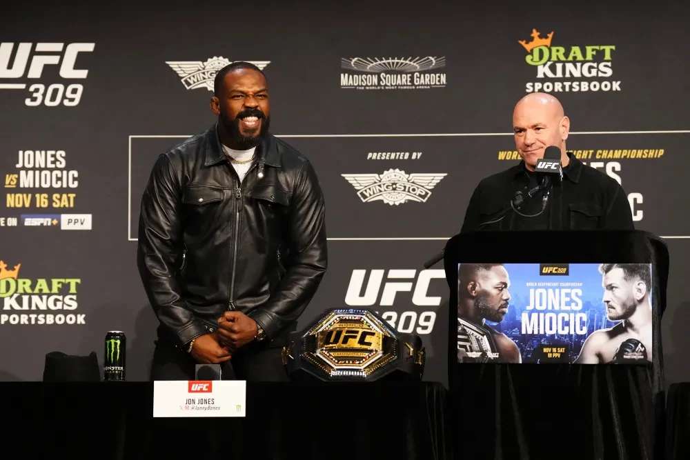 Jon Jones tại buổi họp báo UFC 309: Jones v Miocic.