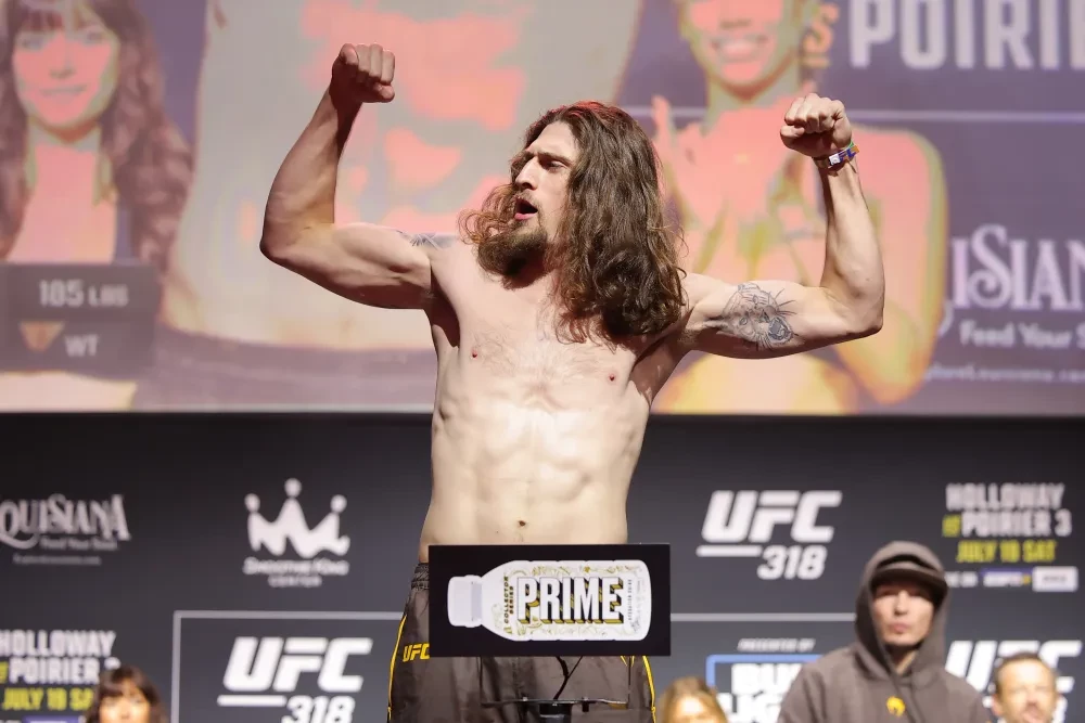 Võ sĩ UFC trong buổi cân thử