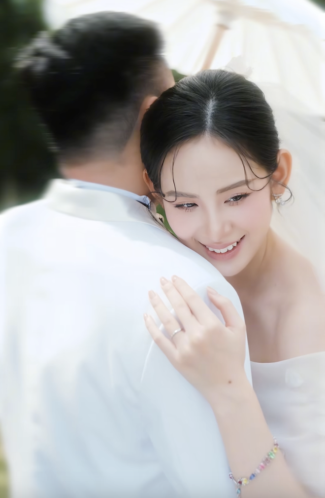 them-sao-nu-vbiz-lo-anh-cuoi-voi-chong-thieu-gia-chu-re-xuat-than-dinh-dam-7c5eea91592649bba4655597a3b181b1-853