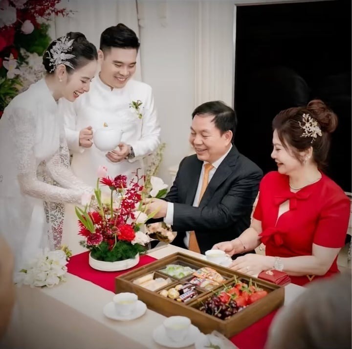 them-sao-nu-vbiz-lo-anh-cuoi-voi-chong-thieu-gia-chu-re-xuat-than-dinh-dam-e0ed535717884423bfb08ad8895c339a-851