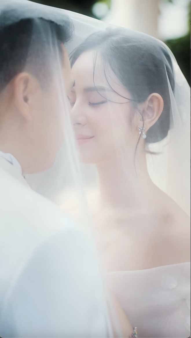 them-sao-nu-vbiz-lo-anh-cuoi-voi-chong-thieu-gia-chu-re-xuat-than-dinh-dam-e8d8cf21183545cc8025018d636f3462-852