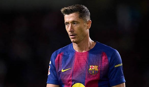 Robert Lewandowski chưa vội quyết định tương lai tại Barcelona.