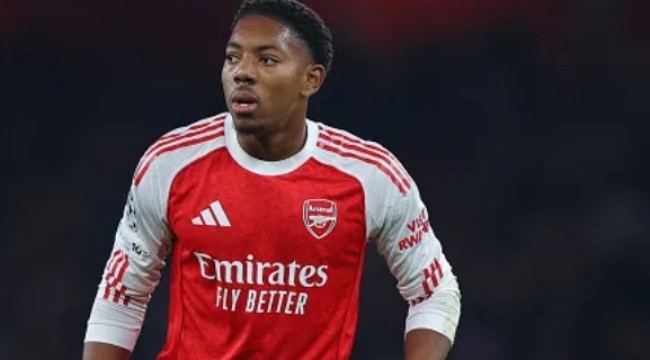 Lewis-Skelly thường xuyên dự bị ở Arsenal.