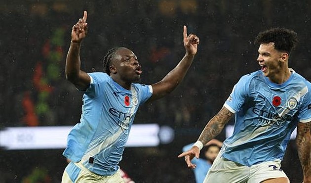 Man City thắng Liverpool 3-0.