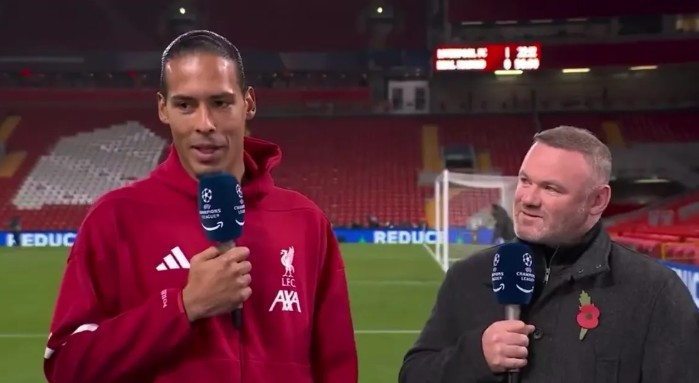 Wayne Rooney cho rằng Virgil Van Dijk đã sa sút phong độ thấy rõ.