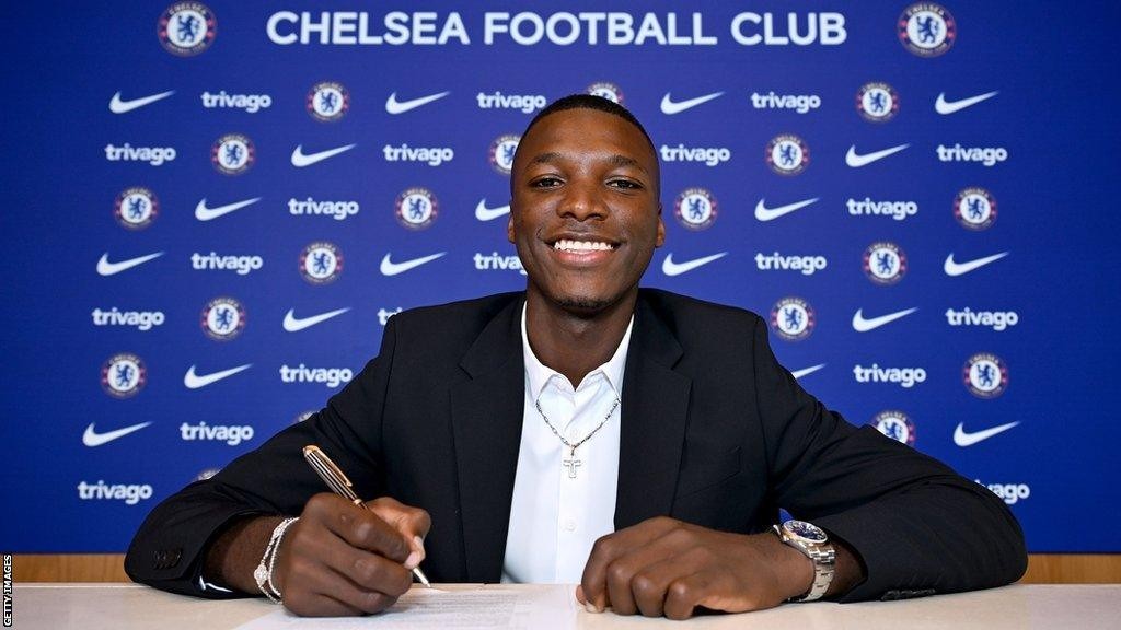  Caicedo được cho sắp nhận thưởng từ Chelsea.