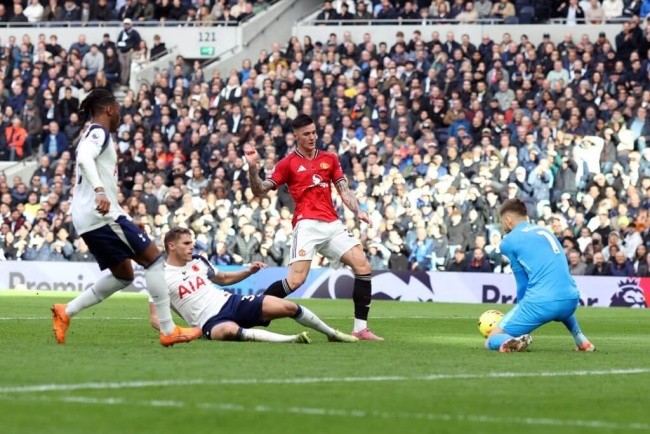 Sesko dính chấn thương.