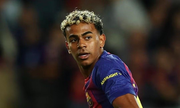 Yamal gây tranh cãi khi bị gạch tên khỏi tuyển.