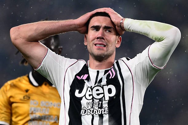Juventus chưa thể giải bài toán Vlahovic.