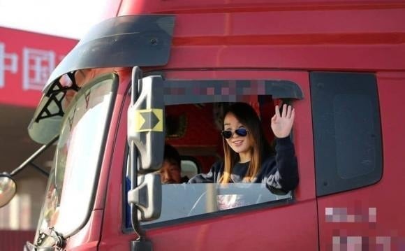 Việc trò chuyện, giám sát lẫn nhau trên suốt hành trình giúp giảm nguy cơ buồn ngủ, mệt mỏi, từ đó nâng cao an toàn giao thông và hạn chế tai nạn.