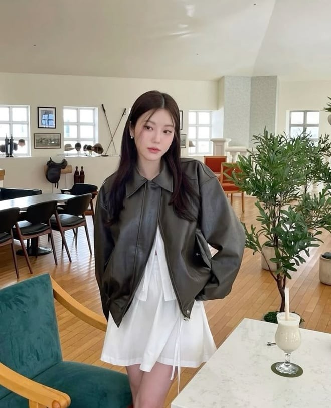  Chất liệu da thật còn có ưu điểm càng mặc lâu càng mềm và lên phom đẹp, tạo nên vẻ vintage rất riêng mà hiếm loại vải nào sánh được.