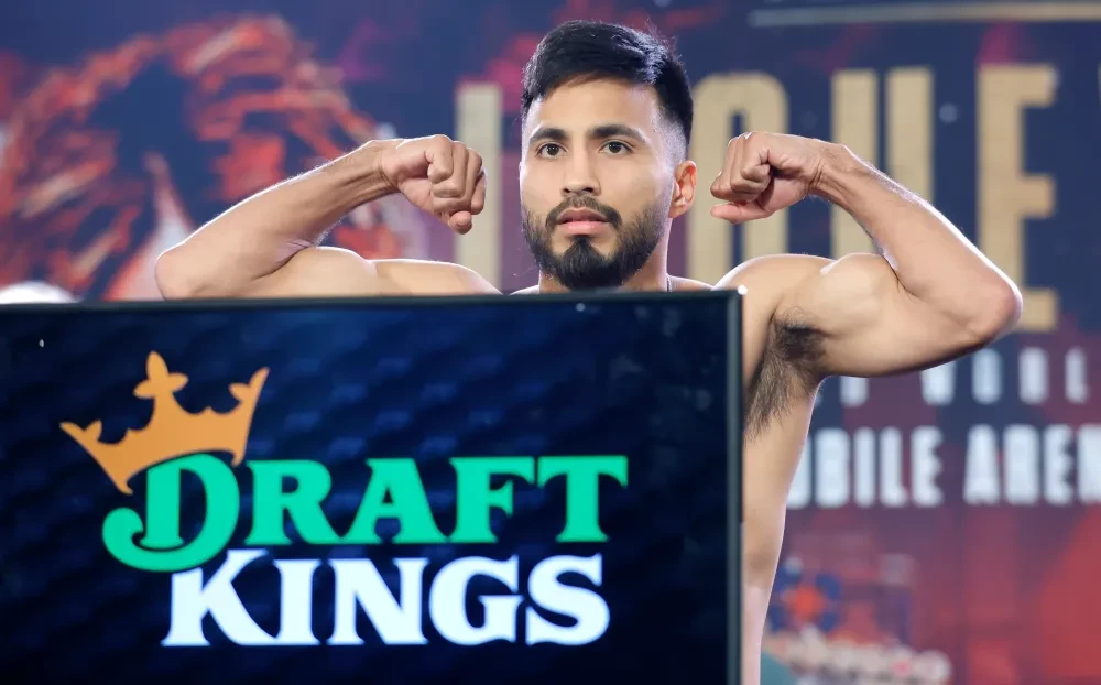 Ramon Cardenas và Naoya Inoue trong buổi cân thử trước trận đấu