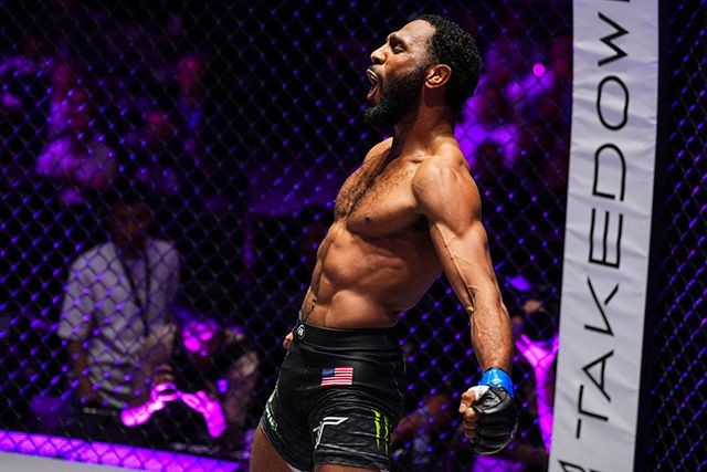 A.J. McKee trong lồng bát giác của PFL