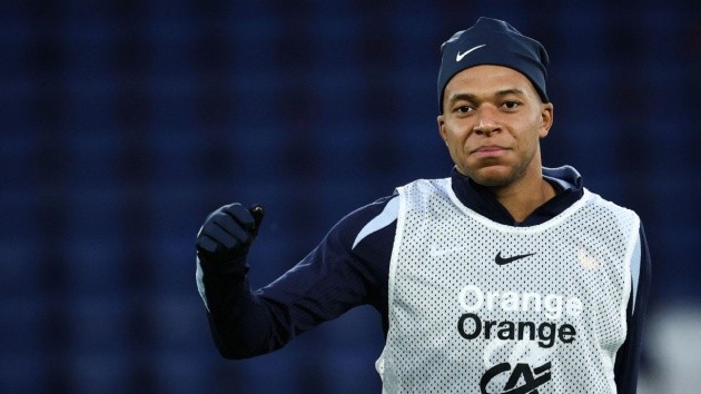 Mbappe va vào cuộc khẩu chiến với rapper nước Pháp.