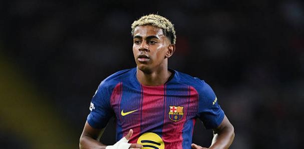 Yamal rực sáng từ rất sớm.