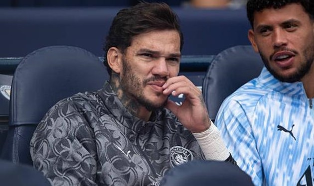 Ederson Moraes thừa nhận không hạnh phúc tại Manchester City.