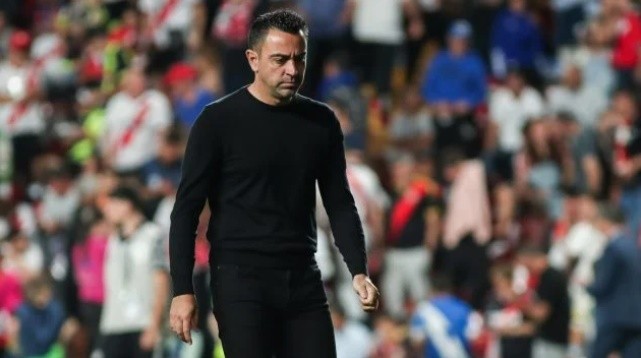 Xavi cho rằng việc hạ thấp tiêu chuẩn là nguyên nhân khiến Barca sa sút.